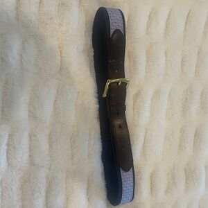 Vinyard Vines Mens belt. Sz 32.Stylish Brown Leather Belt with Gold Buckle